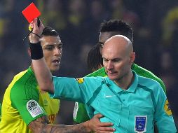 Según el diario deportivo francés L'Équipe, el árbitro reconoció su error y presentó sus disculpas al jugador por su ''gesto torpe e inapropiado''. AFP / L. Venance