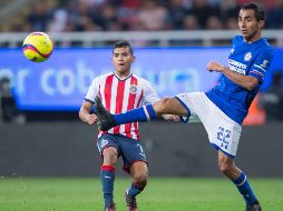 ''Es la primera victoria del torneo y nos motiva para seguir trabajando y mejorar en muchos aspectos'', señala el mediocampista (D). MEXSPORT / ARCHIVO