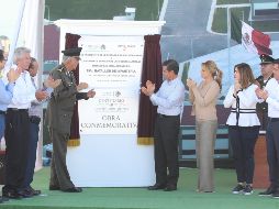 Peña Nieto y el titular de la Sedena durante la inauguración de las instalaciones. EL INFORMADOR / G. Gallo