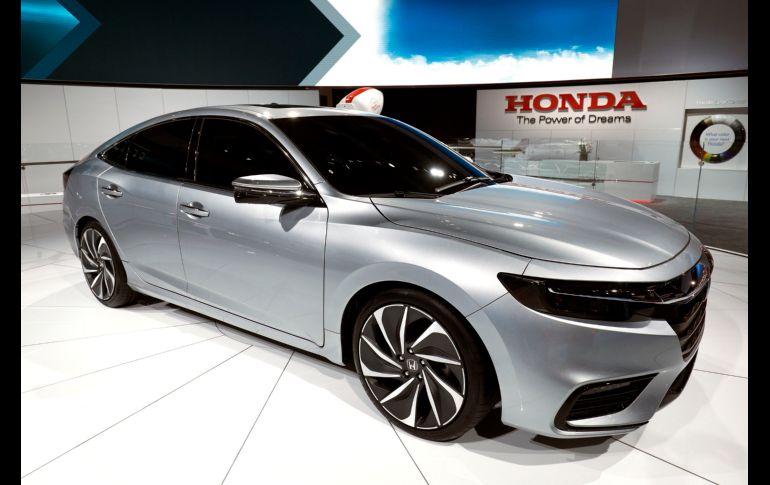 Honda presentó una tercera generación del sedán híbrido Insight, que es un cambio radical con respecto a las dos anteriores. AFP/B. Pugliano