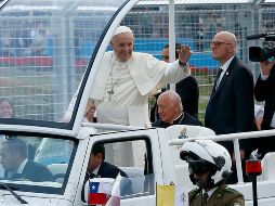 La persona identificada como Pablo Maximiliano Rojas Ramírez se desvaneció momentos en que se acercaba el papamóvil al lugar. EFE / J. Valdés