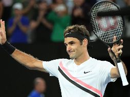 Roger Federer celebra su victoria, tras una hora y 39 minutos de partido. EFE/T. Nearmy