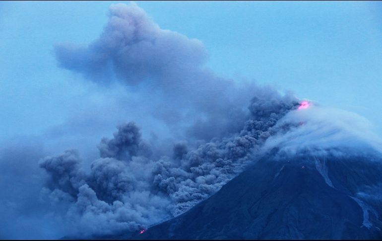 La actividad del Mayon se ha notado en la región con fuertes estruendos, lluvia de cenizas y un fuerte olor a ácido sulfúrico. AFP/C. Sayat
