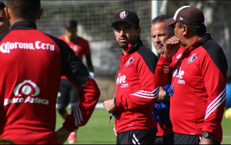 Gerardo Espinoza estaría haciendo su debut al frente de un equipo en la Liga MX como el responsable directo. TWITTER / @atlasfc