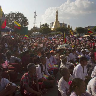 Policía birmana abate a nueve budistas durante protestas