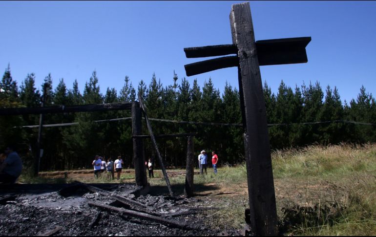 En la madrugada del martes, tres iglesias católicas fueron blanco de ataques incendiarios. AFP/C. Reyes