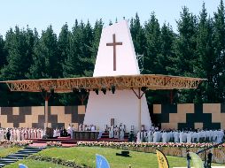 Francisco hace referencia a los ataques incendiarios que se han registrado durante su visita en esta zona chilena y condena la violencia. EFE / M. Dueñas