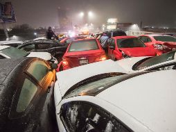 Según datos, un auto que era conducido a velocidad inmoderada derrapó y provocó la colisión de carros, camionetas, una patrulla y un camión de transporte de personal, sin pasajeros, que circulaban atrás. EL INFORMADOR / ARCHIVO