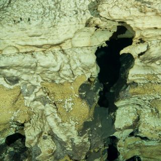 Hallan en México caverna inundada más grande del mundo