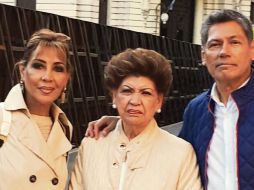 Anita de Célis con sus hijos Anita y Miguel durante un crucero a la Patagonia.