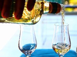 El CRT apuntó que en 2017 se alcanzó una producción de 271 millones de litros de tequila, cantidad que provino de las 152 empresas certificadas. EL INFORMADOR/Archivo