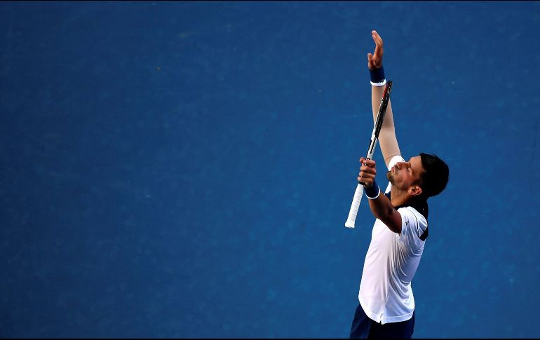 Djokovic celebra su triunfo luego de un partido en el que tuvo que superar una desventaja. EFE/L. Coch