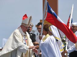 Como es habitual en sus despedidas, Francisco pide a los chilenos que no se olviden de rezar por él. EFE / L. Zennaro