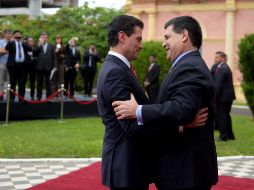 El Presidente Peña Nieto es recibido por su homólogo paraguayo, Horacio Cartas Jara, conforme al protocolo. NTX / Presidencia