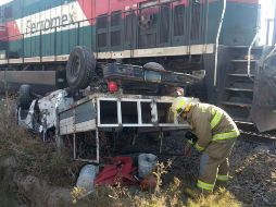 El conductor de la camioneta fue atendido por Servicios Médicos Municipales y sólo sufrió algunas lesiones leves. ESPECIAL/UEPCBJ