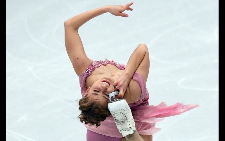 La francesa Laurine Lecavelier presenta su rutina corta en el campeonato europeo de patinaje artístico, que se lleva a cabo en Moscú, Rusia. AFP/Y. Kadobnov