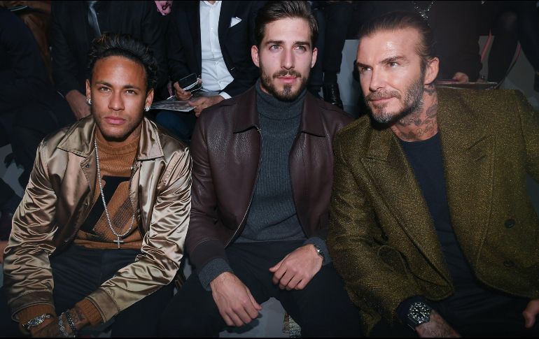 Neymar Jr (i), el guardameta del PSG Kevin Trapp (c) y David Beckham (d) asistieron al desfile. EFE / C. Petit