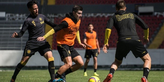 Leones Negros va sobre Mineros