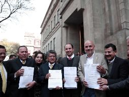 Los diputados Jesús Zambrano, Francisco Martínez Neri, Marko Cortés, entre otros que acudieron a la Suprema Corte de Justicia de la Nación. UNIVERSAL/A. Leyva