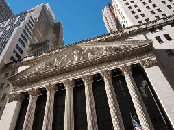 El índice industrial Dow Jones reporta un descenso de 46.16 puntos (-0.18 por ciento) y se colocaba en 25 mil 971.65 unidades. AP / ARCHIVO