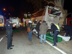 El chofer y el copiloto del autobús fueron detenidos mientras la policía investiga el incidente. EFE/E. Yasar