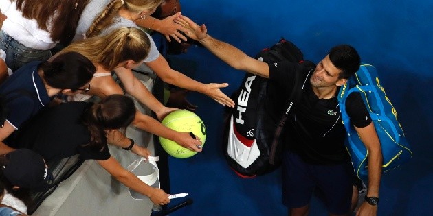 Novak Djokovic avanza a octavos en Australia