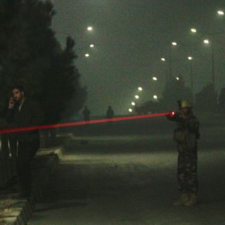 Abaten a uno de los cuatro atacantes de hotel de lujo en Kabul