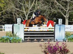 El binomio conformado por Juan Carlos Martín del Campo y “Paddington 92” encabezó el podio mexicano en el Clásico con obstáculos a 1.40 metros de altura. EL INFORMADOR/G. Gallo
