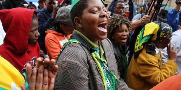 Polic&iacute;as dispersan a manifestantes en el Congo