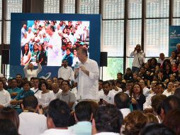 El encuentro ante miembros del partido Nueva Alianza de distintos estados, se llevó a cabo en Acapulco. NTX/ A. Covarrubias