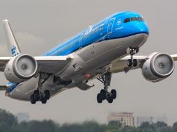 Antes de aterrizar de emergencia, el avión dio vueltas sobre el Mar del Norte para quemar combustible. TWITTER / @KLM