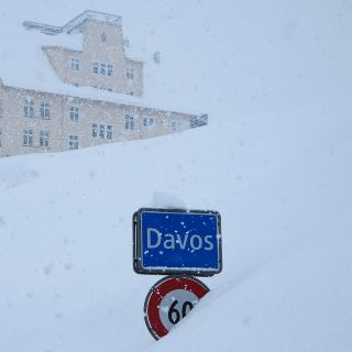 Fuerte nevada provoca caos en Foro de Davos