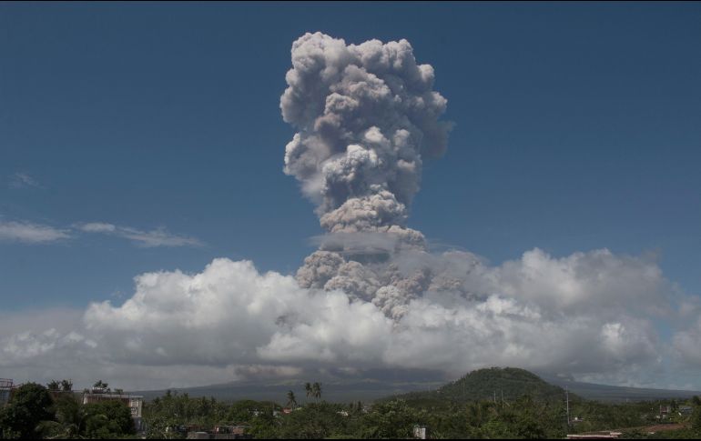 La erupción fue la más grande desde que el volcán comenzó a tener actividad hace más de una semana. AFP