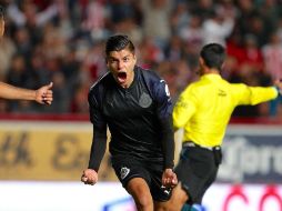 El delantero puntualiza que la base del éxito es conducirse como un novato, no llegar a marearse con lo poco o nada que ha logrado en Chivas. TWITTER / @Chivas