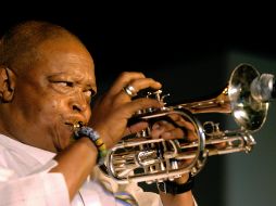 Masekela gozaba de una gran reputación internacional y participó en varios festivales de jazz. AFP/ARCHIVO