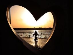 Si se es soltero por convicción la cultura nos invade con ideas que producen malestar en quienes toman esa determinación, remarcan. AP / ARCHIVO