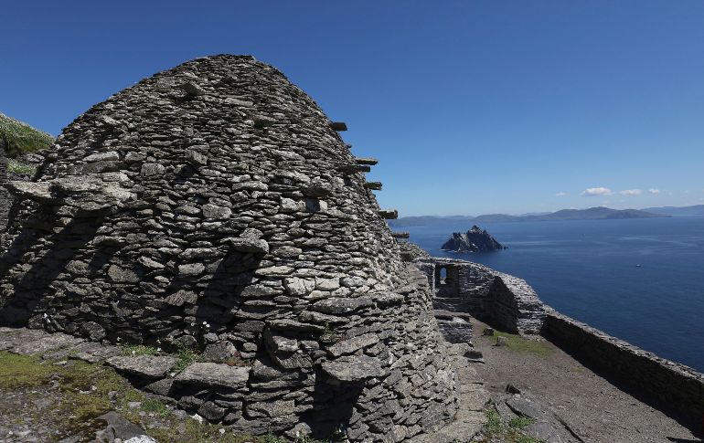 Una choza de piedra en Skellig Michael, en la costa de Irlanda y que aparece en 