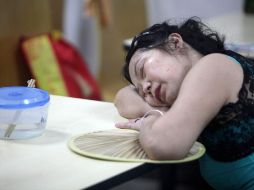 Las recomendaciones para las personas con problemas para conciliar el sueño son: evitar ingerir alcohol en la noche y el consumo de la cafeína por lo menos ocho horas antes de acostarse. EFE / ARCHIVO