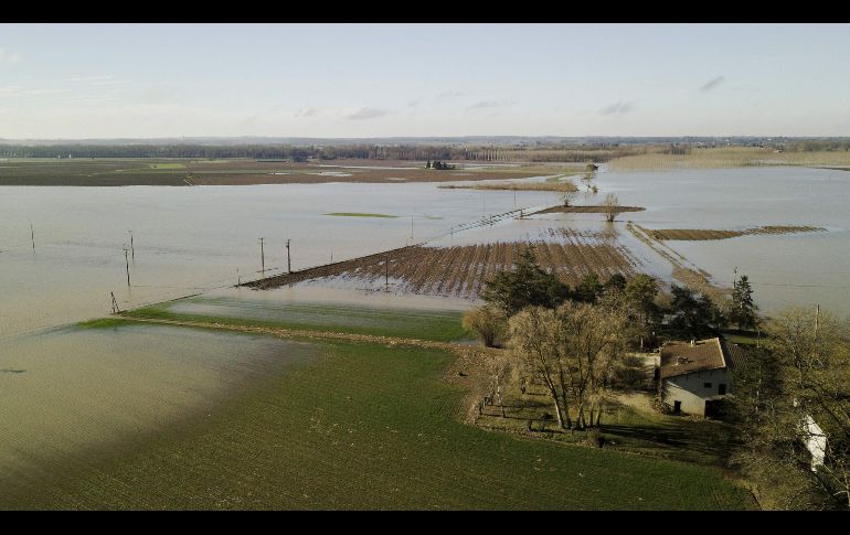Las inundaciones afectan a cuencas del norte y el noreste de Francia. Toma aérea de la población de Tonneins.