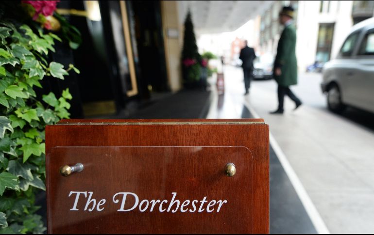 La cena se lleva a cabo en uno de los hoteles más importantes de la capital inglesa, el Dorchester. EFE / A. Rain