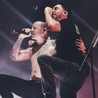 Mike Shinoda lanza disco en recuerdo de Chester Bennington