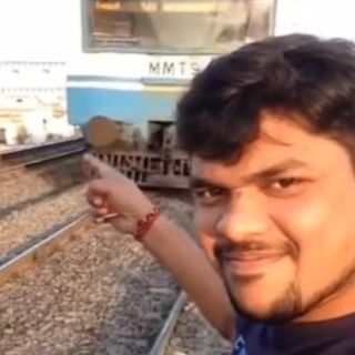 Hombre se graba junto a tren y lo arrolla