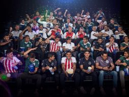 En la foto de este Clausura 2018 se observa a jugadores, cuero técnico y directiva mucho más relajados que en anteriores ocasiones. ESPECIAL / Chivas