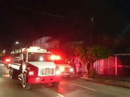 Un joven de 24 años termina intoxicado por el humo provocado del incendio. ESPECIAL/ Protección Civil y Bomberos Guadalajara