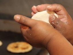 La tortilla sigue siendo el principal alimento de los mexicanos y en Jalisco el consumo per cápita es de 143.66 gramos al día, es decir, 52.5 kilogramos al año. EFE / ARCHIVO