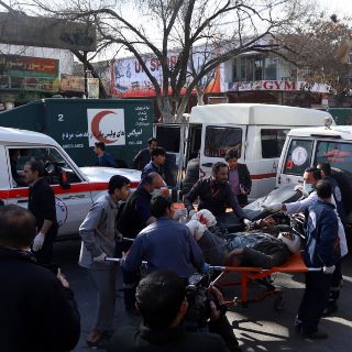 Suben a 95 los muertos en ataque talibán en Kabul