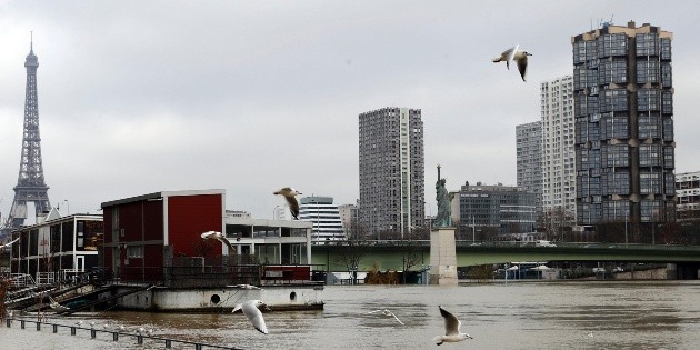 Par&iacute;s se prepara para la crecida del Sena