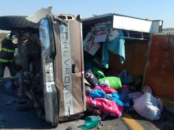 Al lugar arriban bomberos de Tepatitlán y elementos de Protección Civil del Estado para contener el derrame de gasolina. ESPECIAL/ Protección Civil y Bomberos Jalisco