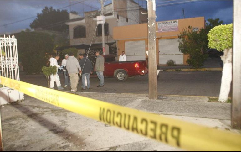 Testigos y fuentes policiacas señalan que en el lugar murió un músico del bar identificado como José Ignacio 