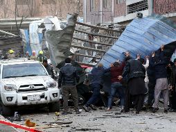 La explosión de una ambulancia bomba en Kabul, en un acto reivindicado por los talibanes, dejó 95 muertos y 158 heridos. EFE/H. Amid